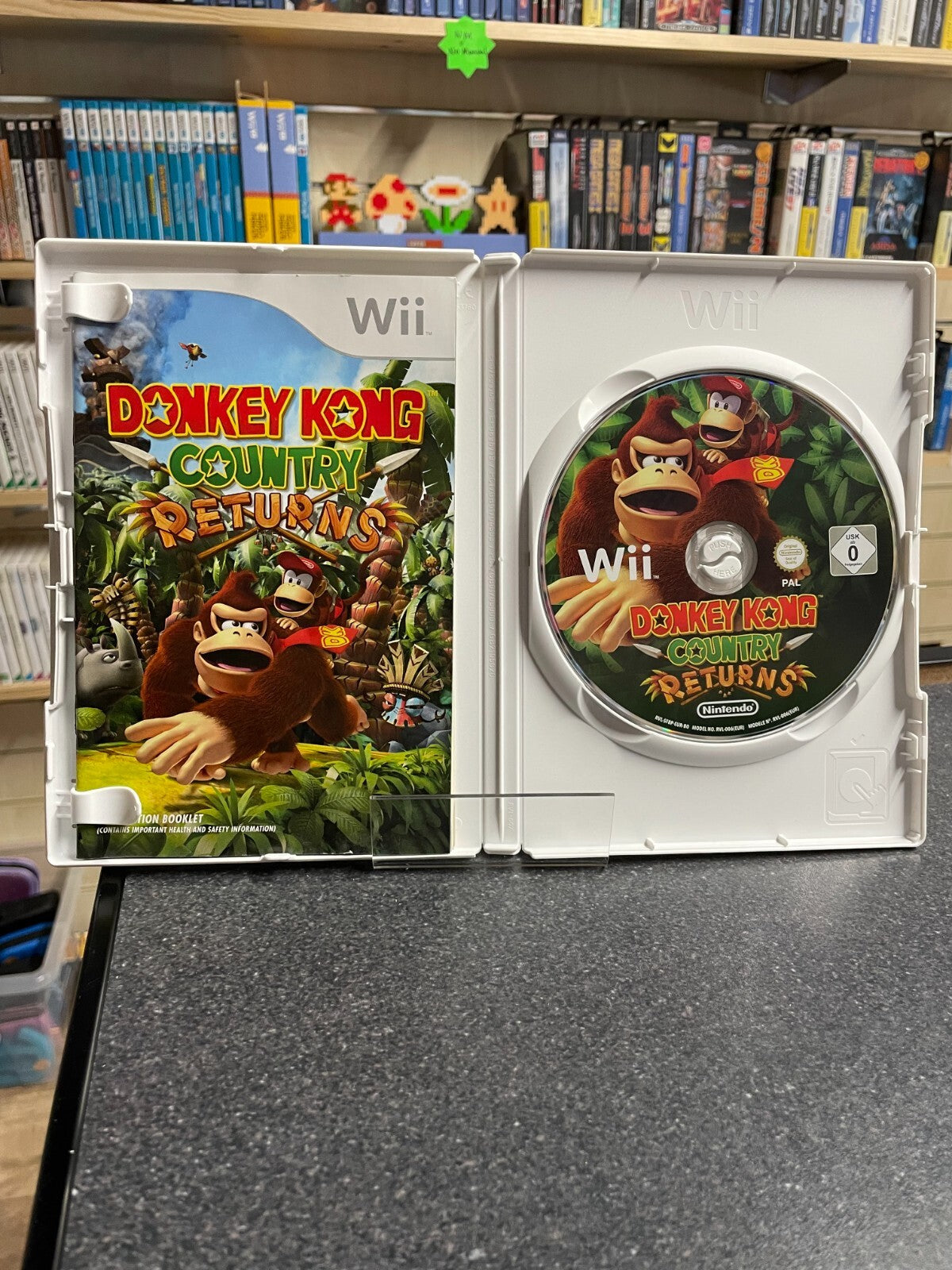 Donkey Kong Country Returns - Nintendo Wii - Complete with Manual