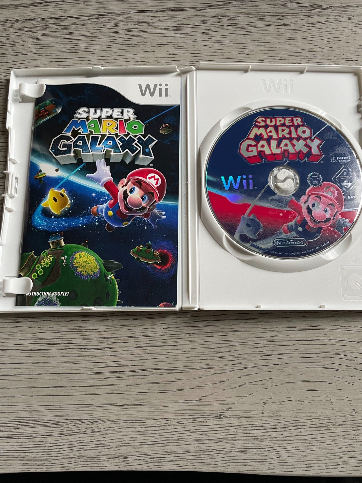 Super Mario Galaxy - Nintendo Wii - Complete with Manual