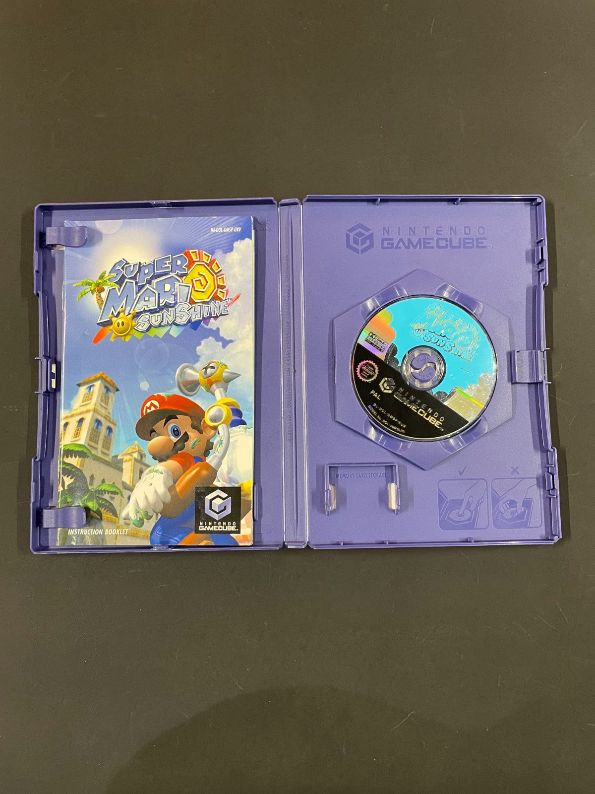 Super Mario Sunshine - Nintendo Gamecube - Complete with Manual