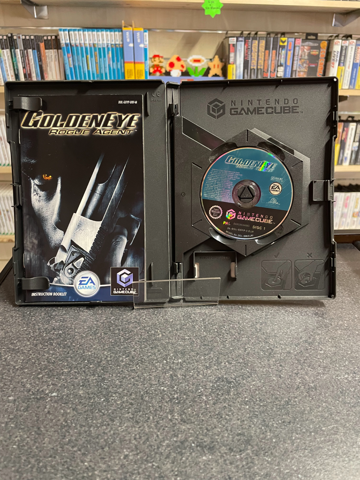 Golden Eye: Rogue Agent - Nintendo GameCube - Complete with Manual