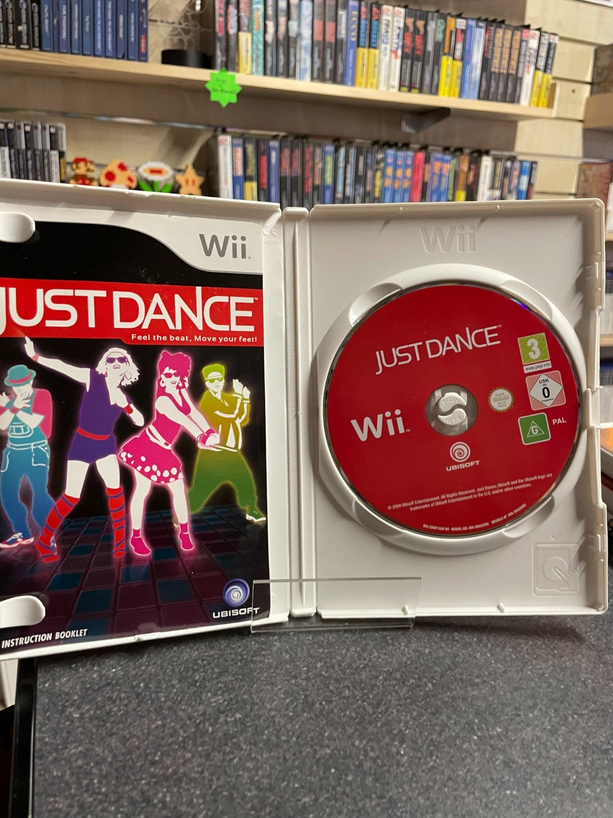 Just Dance - Nintendo Wii - Complete with Manual