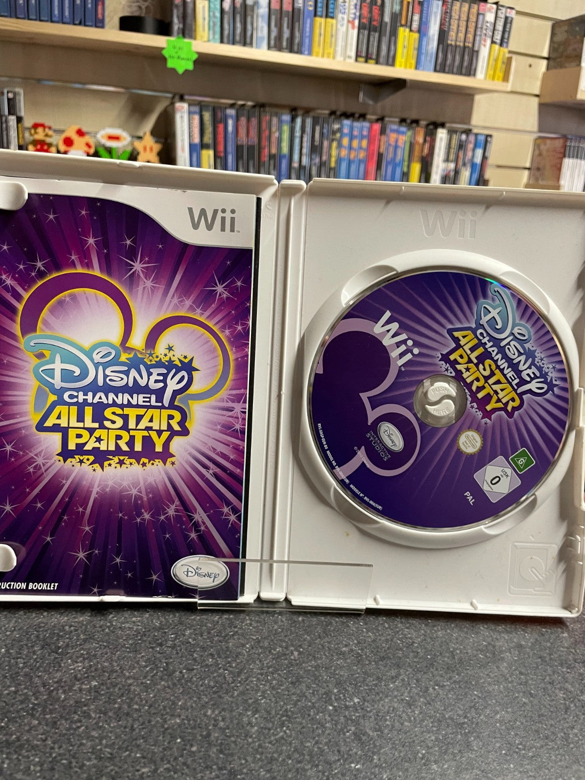 Disney Channel All Star Party - Nintendo Wii - Complete with Manual