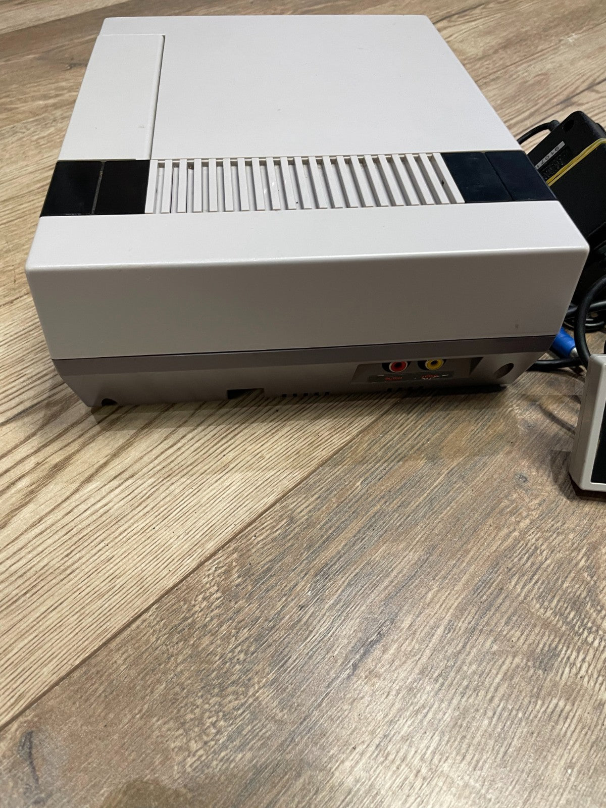 Nintendo NES - Nintendo - NES - Unboxed with Cables and Controller