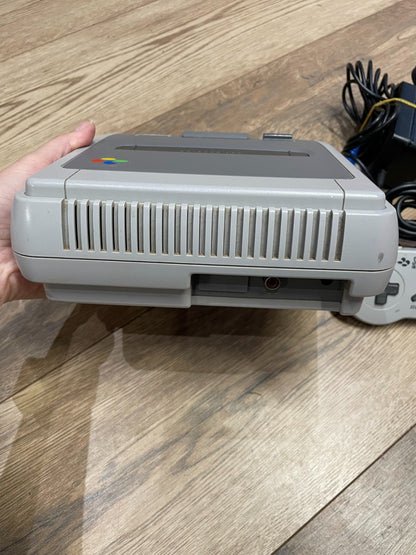 Nintendo Super NES - Nintendo - SNES - Unboxed with Cables and Controller