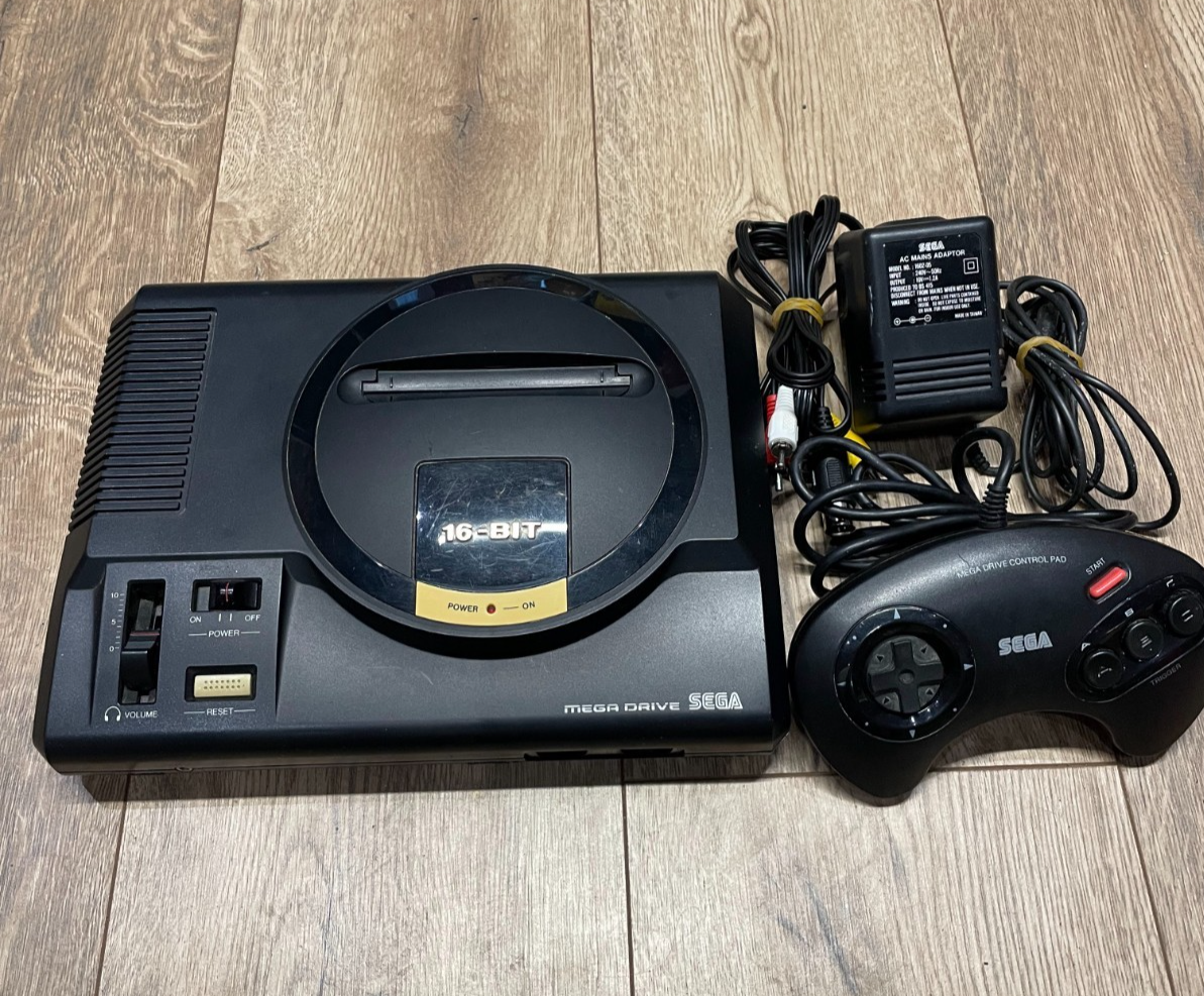 SEGA Mega Drive - SEGA - Unboxed with Controller & Cables