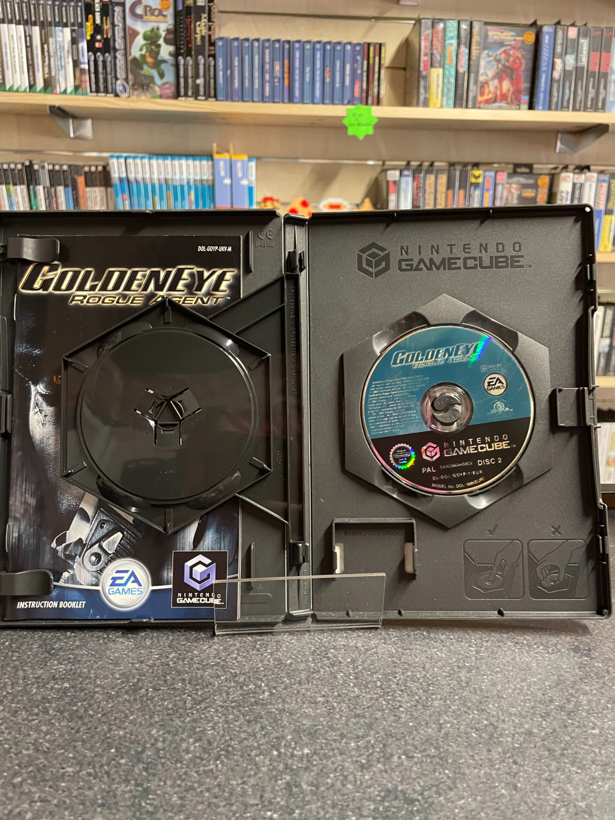 Golden Eye: Rogue Agent - Nintendo GameCube - Complete with Manual