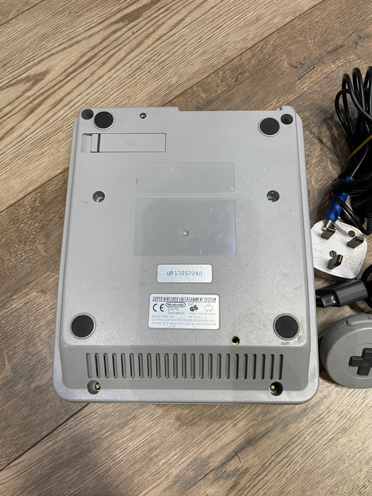 Nintendo Super NES - Nintendo - SNES - Unboxed with Cables and Controller