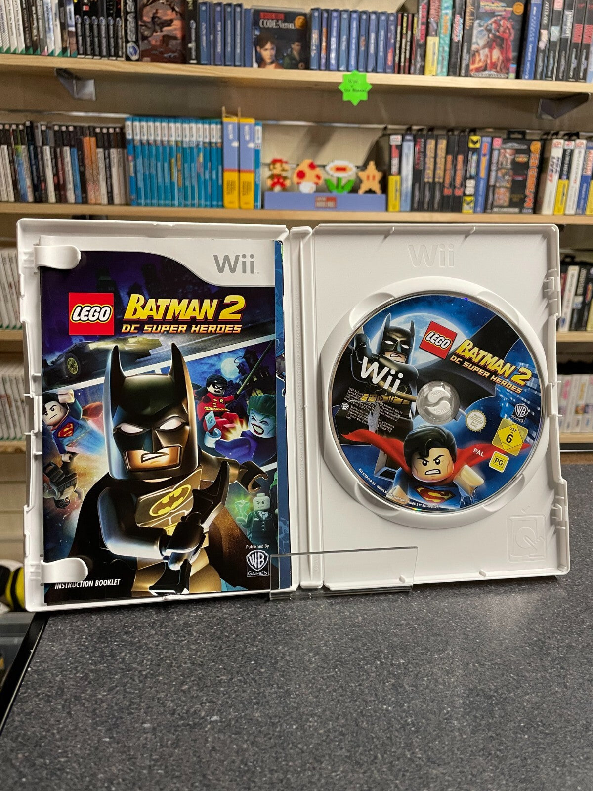 LEGO Batman 2: DC Super Heroes  - Nintendo Wii - Complete with Manual