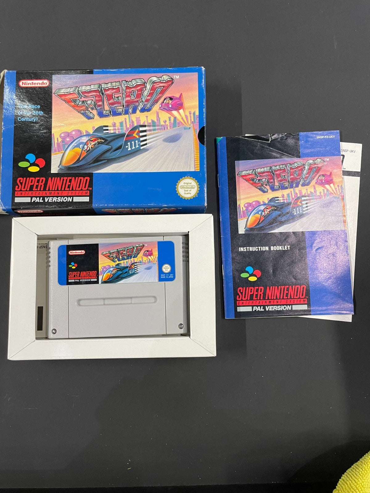 F-Zero - Nintendo SNES  - Boxed with Manual