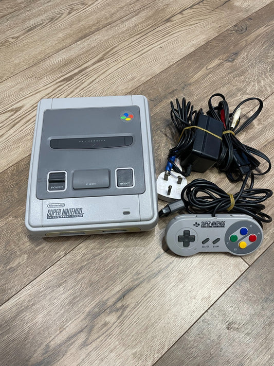 Nintendo Super NES - Nintendo - SNES - Unboxed with Cables and Controller