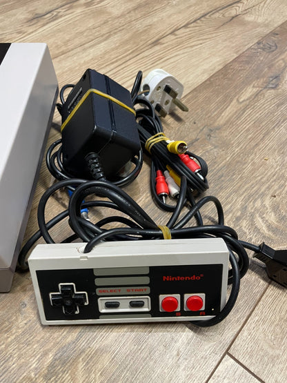 Nintendo NES - Nintendo - NES - Unboxed with Cables and Controller